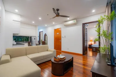 Appartamento con due camere da letto e balcone — XÔI Sakamoto Suites Kim Ma